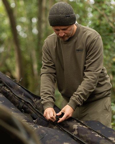 Sweat Korda Patch Crewneck Dark Olive - description 03